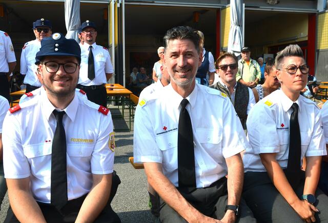 Stadtrat Lukas Granicher, Martin Klar, Rotkreuz-Bezirksstellenleiterstellvertreter, und Elisabeth Haßlacher, Bezirksrettungsleiterstellvertretende