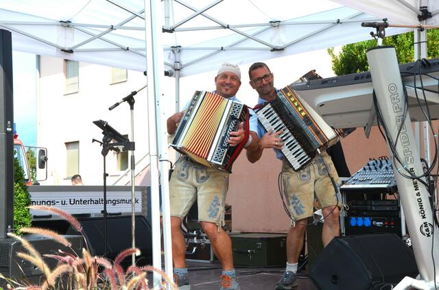 Beherrschen alle Stilrichtungen: Jüreh Mayer und Helmut Huber von "Fezzz JuHe"