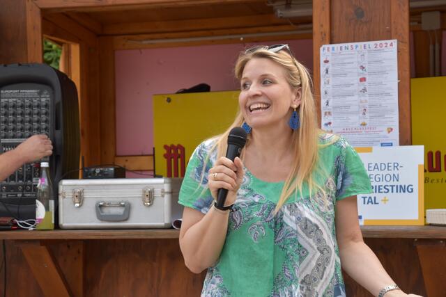 Stadträtin Birgitta Haltmeyer berichtet von der Entstehung des Projekts. | Foto: Preineder