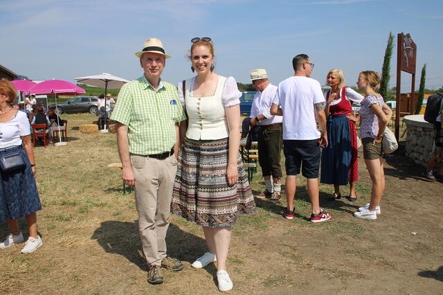 In Tracht erschien Marlene Zeidler-Beck mit Erich Moser
