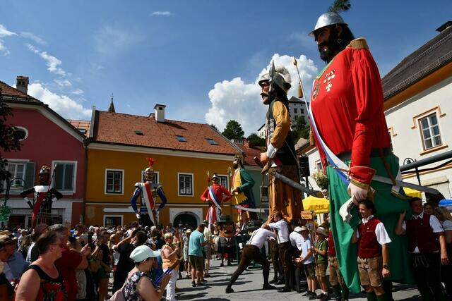 Samson prägten am Samstag das Bild in Murau, ein gutes Dutzend dieser Riesen sind gekommen. | Foto: Anita Galler