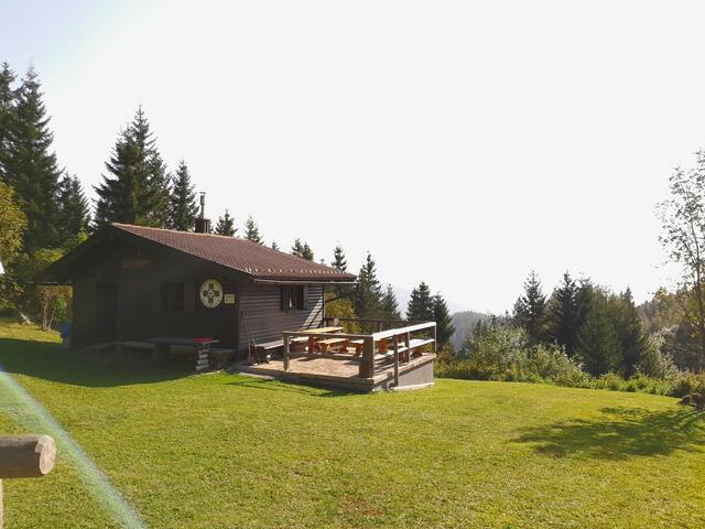 Vorbei an der Schutzhütte gehe ich das glaub ich steilste Stück ....