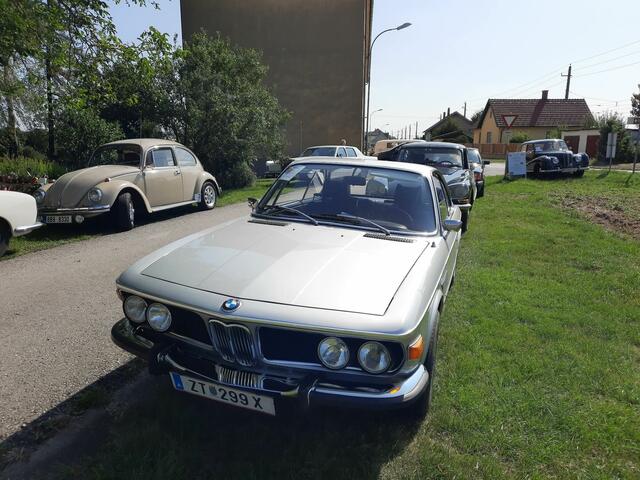 Einige der schönsten Oldtimer vor dem Kraftfahrzeugmuseum in Sigmundsherberg
 | Foto: privat/HB