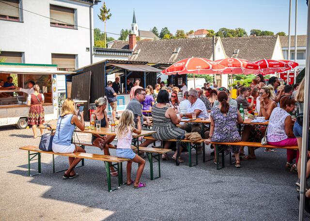 Der Verein Dorfleben Sigleß hatte alles perfekt organisiert, um die Gäste mit Musik, gutem Essen und einem abwechslungsreichen Programm zu begeistern. 
 | Foto: Alejandra Ortiz