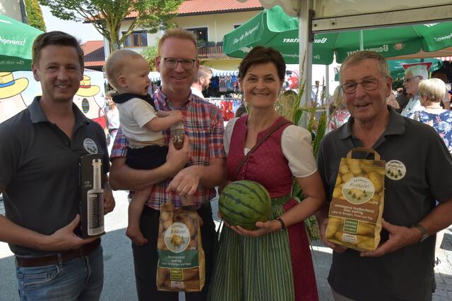 Die Paminger's (links und rechts) mit Fam. Prügl | Foto: Alois Braid/zema-medien.de