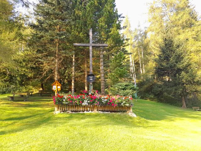 Das Heimkehrerkreuz gleich am Parkplatz vom Kummbauerstadl