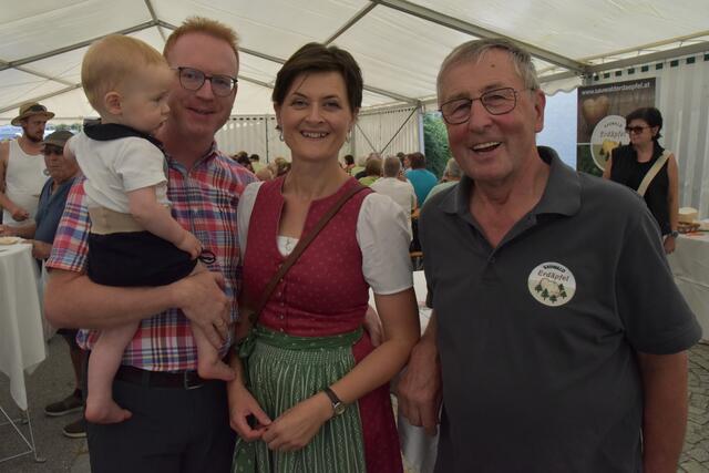Fam. Prügl mit Altbürgermeister Eduard Paminger | Foto: Alois Braid/zema-medien.de