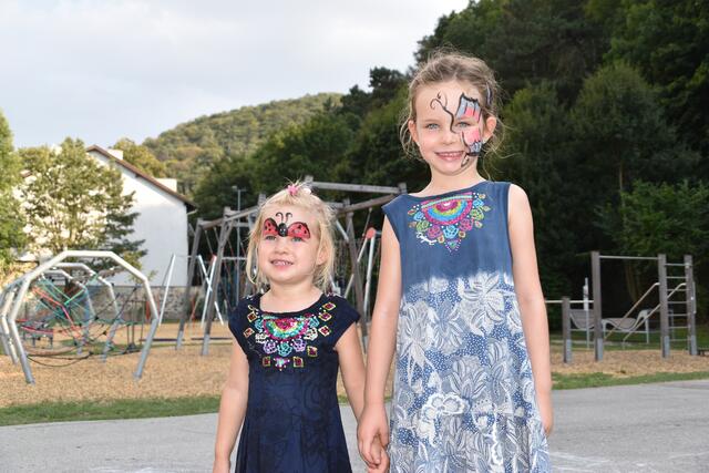 Bunte Marienkäfer und Schmetterling beim Abschlussfest des Ferienspiels Berndorf. | Foto: Preineder