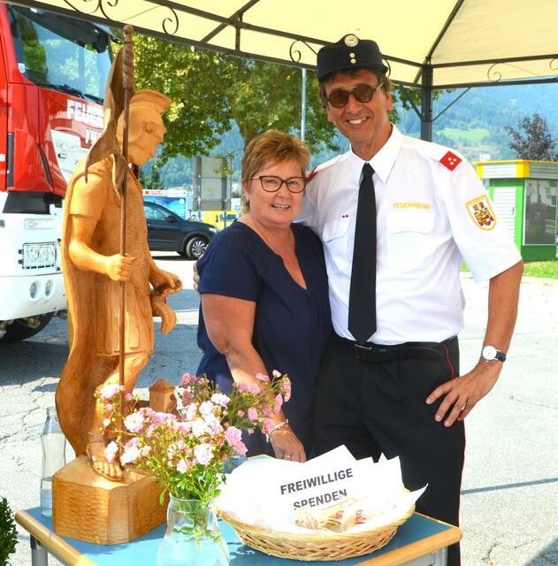 Kommandantengattin Astrid Trojer und Peter Demschar
