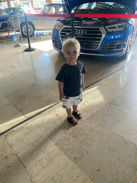 Wolfgang, Dr. Gerald Oppecks Enkel, fühlte sich als jüngster "Benzinbruder" in der Landesberufsschule für KFZ-Technik sichtlich wohl !
 | Foto: privat/HB