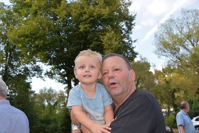Alexander und Opa Gerhard Ullrich. | Foto: Preineder