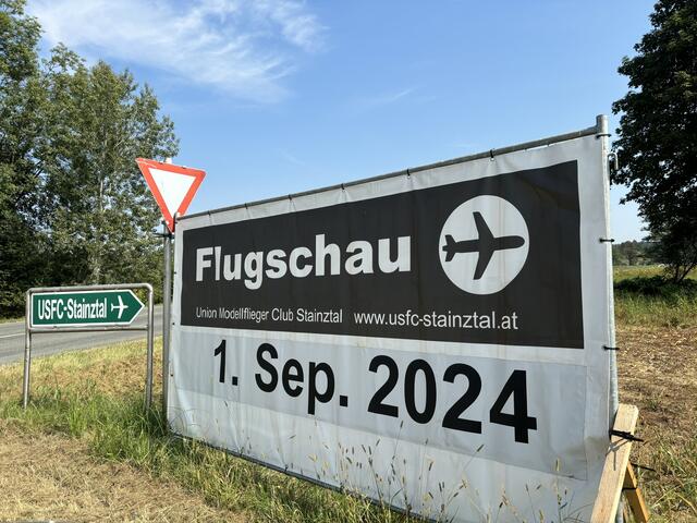 Unübersehbar: Die Flugschau des USFC Stainztal. | Foto: Löschnig