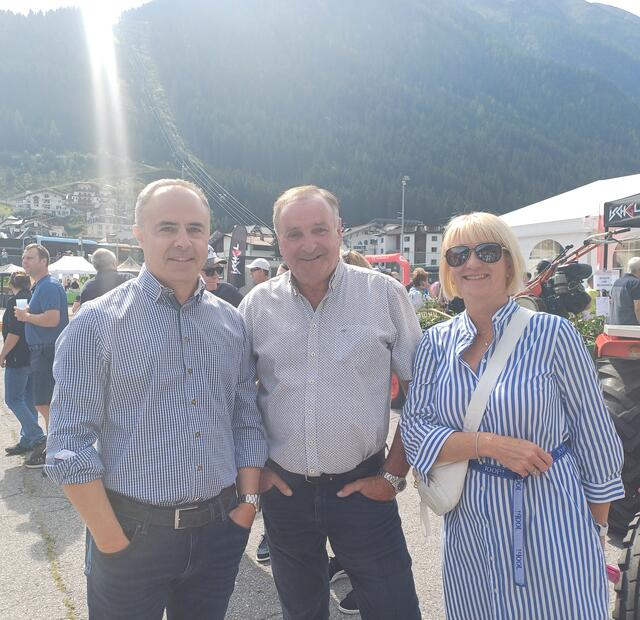 Markus Walser (SSAG) mit seiner Frau Silke und Emil Zangerl