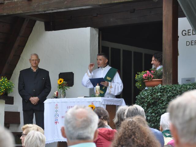 Diakon Tihomir Pausic aus Kirchdorf bei seiner Predigt