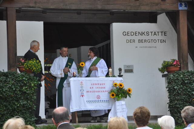 Organisator Sebastian Baumann mit den beiden Diakonen Tihomir Pausic und Christian Mühlbacher