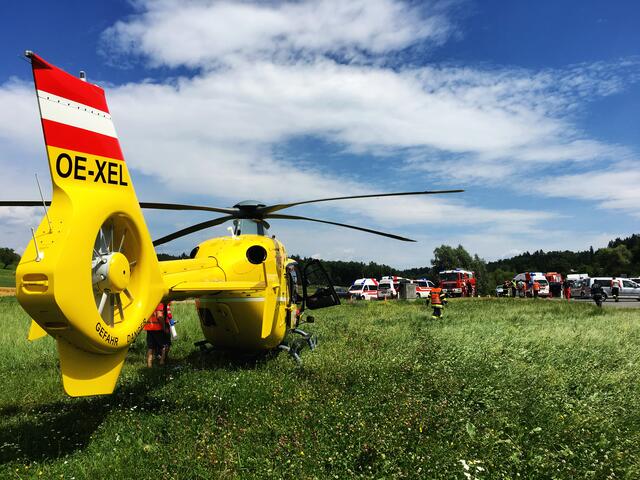 Der Rettungshubschrauber flog einen 23-jährigen Murtaler ins UKH Graz. | Foto: Rotes Kreuz/Hausegger