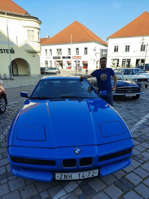 Mit einem besonders schönen BMW 850 Coupe dabei: Roger Seunig, Chef der "Family City", der dieses seltene Fahrzeug aus dem früheren Besitz seines Vaters und Excalibur-Gründers Ronny Seunig restaurieren ließ.
 | Foto: privat/HB