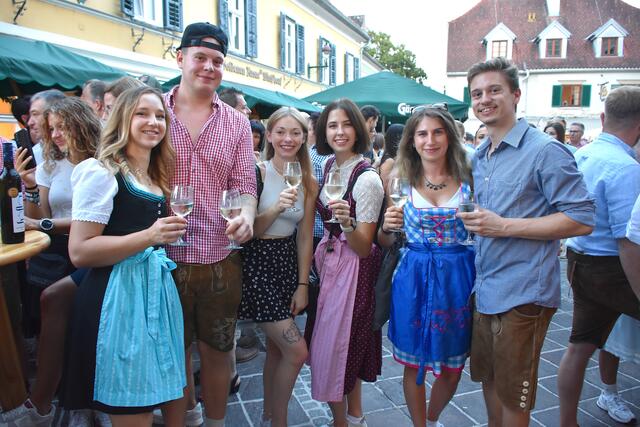 Das Mulbratlfest stand ganz im Zeichen des Mottos "Wein, Mulbratl und Gesang" | Foto: MeinBezirk