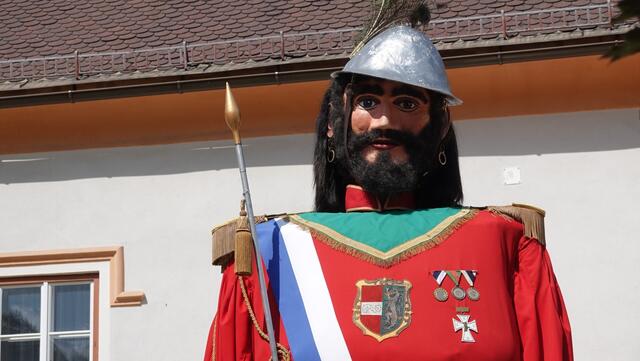 Gestatten, dass ich als Murauer Samson und Hausherr die Hauptakteure vorstelle, siehe die nächsten Bilder.
Ich selbst wurde 1748 erstmals erwähnt, bin 5,17 m groß und wiege 81,6 kg.