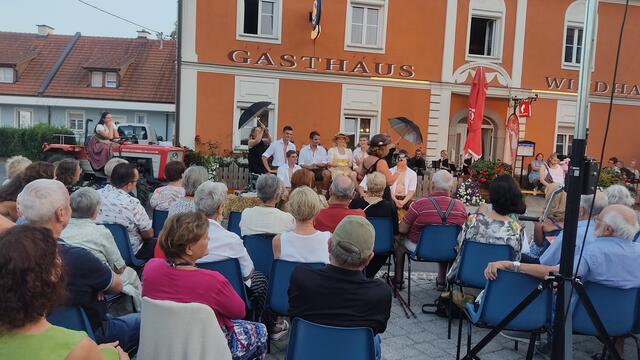 Das "Foto Shooting" für den Jungbauern Kalender, mit Adina in der Mitte.  | Foto: Günther Koch 