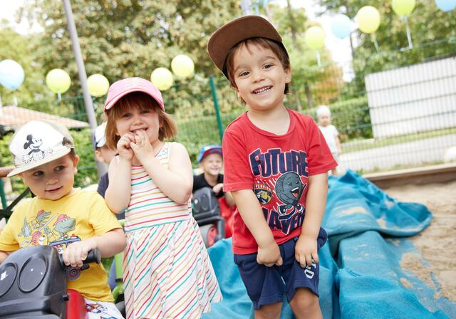 Die Schützlinge der Krabbelstube Schneckenhaus im Haus im Grünen in Kierling hatten beim Sommerfest viel Spaß. | Foto: Stadtgemeinde Klosterneuburg