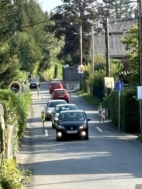 Auch am Nachmittag das selbe Bild: Massive Vekehrsbelastung im Wohngebiet, | Foto: MeinBezirk