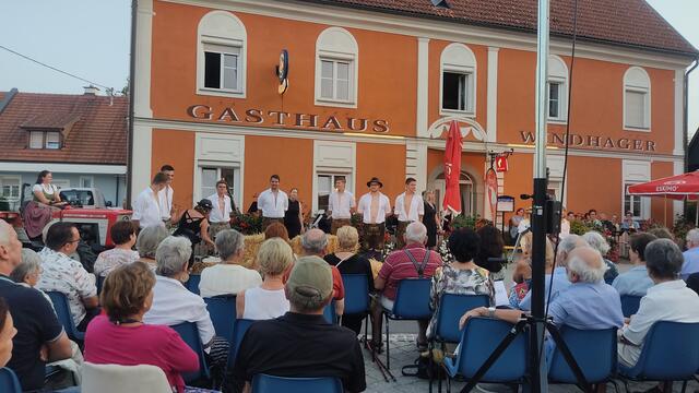 Die "Jungbauern" zum Fotoshooting bereit. | Foto: Günther Koch 