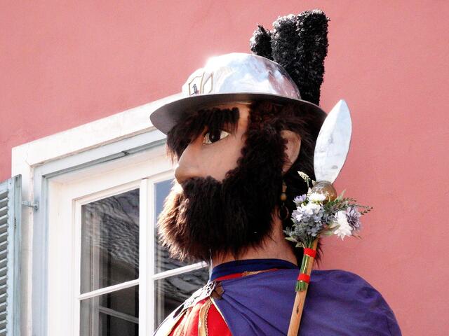 Der Samson aus Ramingstein trägt Vollbart. 1802 wurde er erstmals erwähnt, ist 5,17 m groß und wiegt 80,6 kg.
