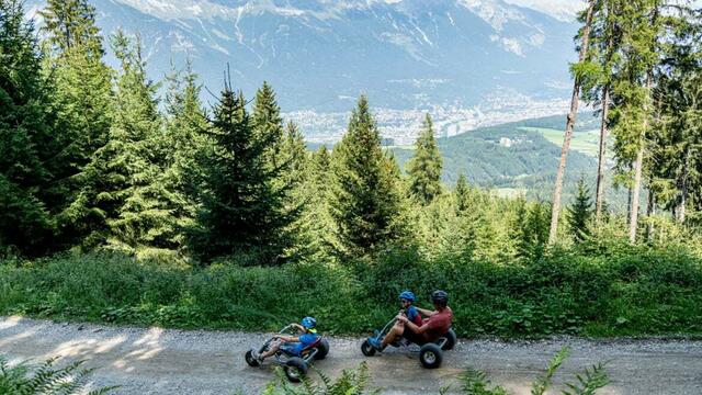 Mountaincart für die ganze Familie hieß es am Familyday in Mutters.  | Foto: Muttereralmbahnen