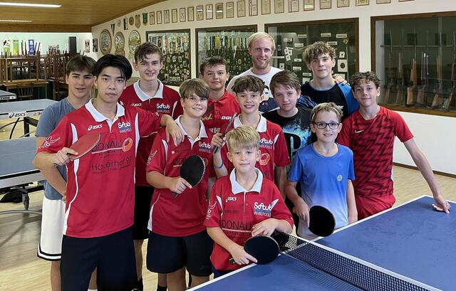 Vorne: Co Trainer Michael Li, Oskar Reiter, Simon Unger, Moritz Lind, Hugo Gant, Maxi Pucher, Lucas Menner. Hinten: Anton Asamer, Jonas Pitour, Henri Kleemann, Fabrizian Pokorny, Sebastian Reitinger | Foto: ASV Klosterneuburg