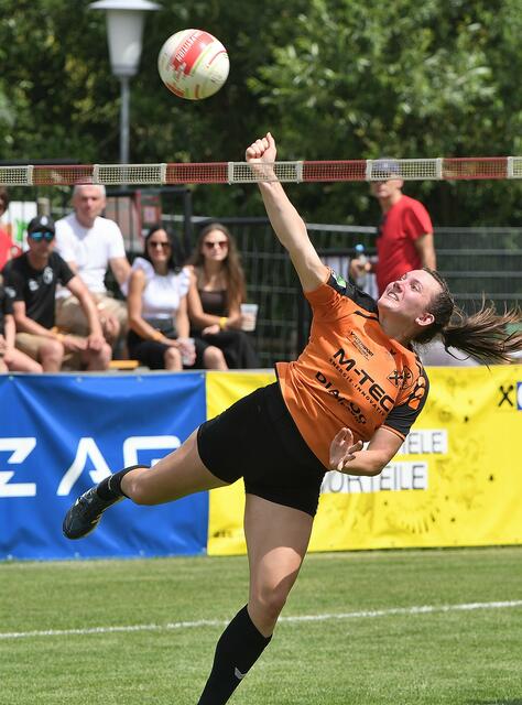 Katharina Gahleitner im Angriff. | Foto: Manfred Lindorfer 
