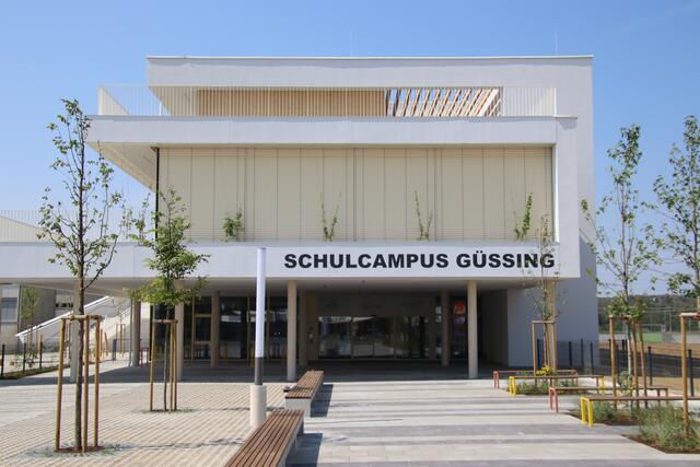Seit dem Schulbeginn heute, Montag, wird in der neu errichteten Volks-, Sonder- und Musikschule in Güssing unterrichtet. | Foto: Martin Wurglits