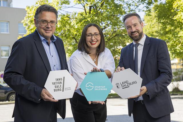 v. l.: GF Innovation Salzburg Walter Haas, Startup Salzburg Natasa Deutinger, Landeshauptmann-Stellvertreter Stefan Schnöll | Foto: Neumayr/Leopold Salzburg
