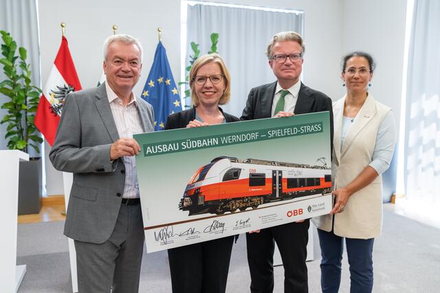 LH-Stv. Anton Lang, Ministerin Leonore Gewessler, LH Christopher Drexler und ÖBB-Infra Vorständin Judith Engel (v.l.) unterzeichneten Absichtserklärung zum Ausbau der Südbahn.  | Foto: Land Steiermark/Binder