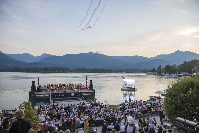 Beeindruckende Flugshow über dem Wolfgangsee. | Foto: Neumayr/Leopold