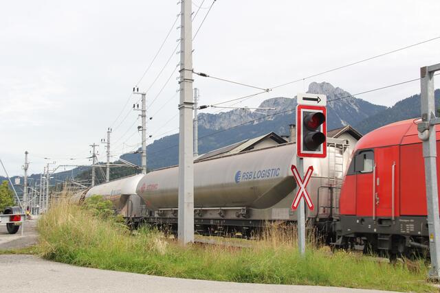 Die Wirtschaft wünscht sich bessere Möglichkeiten, um Waren mit der Bahn ins Außerfern transportieren zu können. | Foto: Archiv/Reichel