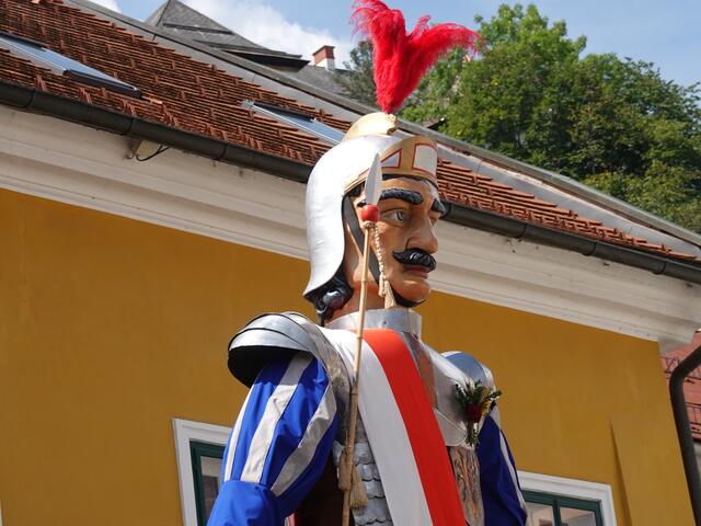 Dieser mächtige Samson kommt aus Mariapfarr, wurde 1935 erstmals erwähnt, er ist mit 5,92 m Höhe ein wahrer Riese und 95,4 kg schwer.