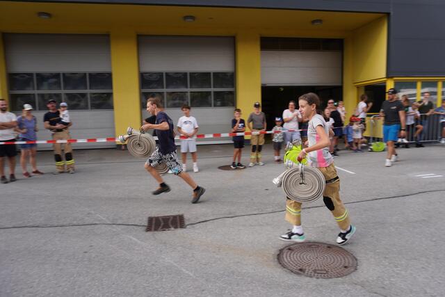 Beim spannenden Firebattle waren die Muskeln gefragt.  | Foto: Alicia Martin Gomez