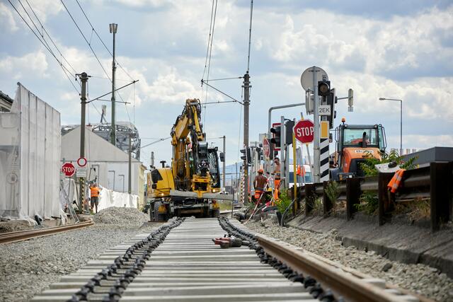 Seit 2. September fährt die Badner Bahn wieder durchgängig. | Foto: WLB/Thomas Topf