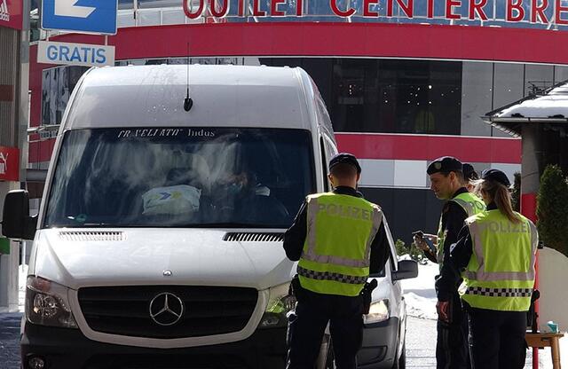 Der 34-jährige Albaner versuchte, mit einem gefälschten Reisepass von Italien nach Österreich einzureisen. (Symbolfoto) | Foto: zeitungsfoto.at