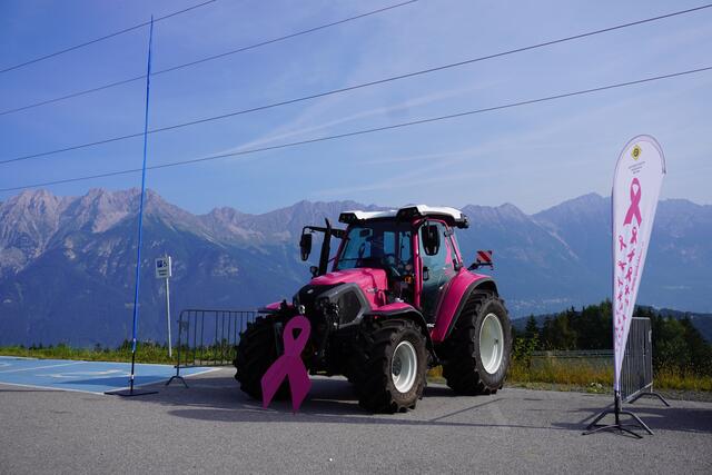 Passend zur Gondel gibt es auch einen pinken Traktor.  | Foto: Alicia Martin Gomez