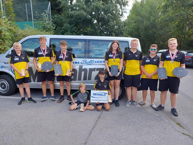 Der Pflacher Stocksport-Nachwuchs kam mit einer Vielzahl von Medaillen von den Tiroler Landesmeisterschaften zurück. | Foto: SBF Pflach