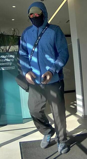 Nach Überfall auf Bankfiliale am Mitterweg wird dieser Mann gesucht. | Foto: Landespolizeidirektion