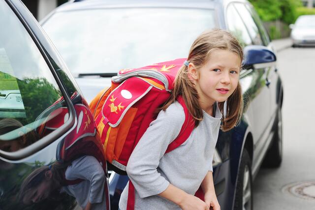 Zum Schulstart muss die Verkehrssicherheit für Kinder gegeben sein.  | Foto: stock.adobe.com - photophonie