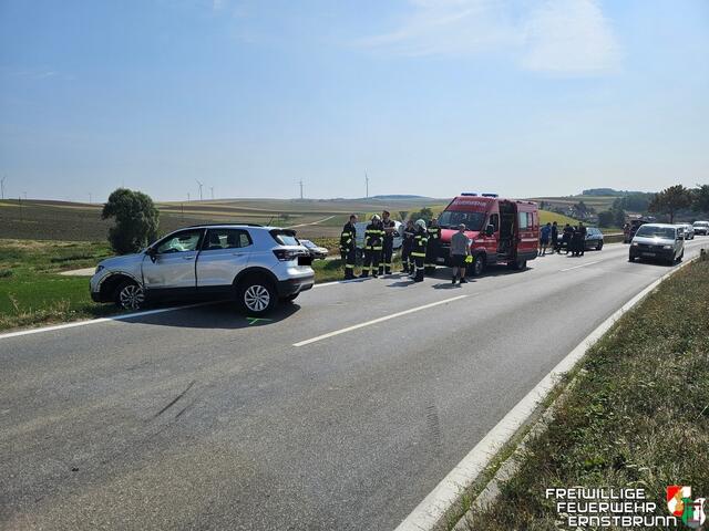 Der Unfall ereignete sich auf der Bundesstraße 6 in der Nähe der Kreuzung Scheibenstraßl und umfasste drei beteiligte PKWs. | Foto: FF Ernstbrunn