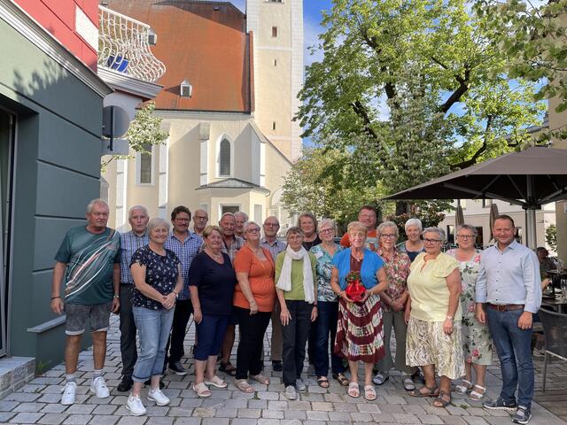 Bürgermeister Harald Riemer (r.) ist erfreut über viele freiwillige Schülerlotsen, die in Purgstall für Sicherheit am Schulweg sorgen. | Foto: Marktgemeinde Purgstall