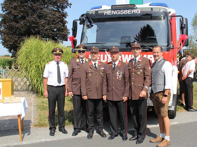 Bei einem Festakt wurden gleich zwei Fahrzeuge der Feuerwehr Hengsberg gesegnet. | Foto: ABI d. V. Herbert Putz/BFVLB