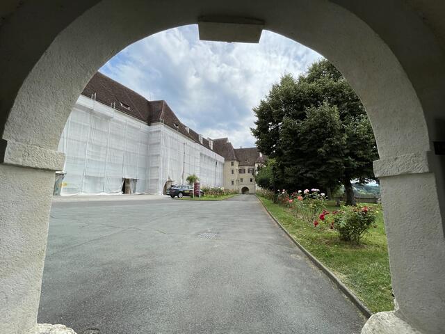 In den nächsten drei Jahren stehen umfangreiche Sanierungsarbeiten an, damit Schloss Seggau auch in Zukunft als besonderes Juwel glänzt. | Foto: Waltraud Fischer