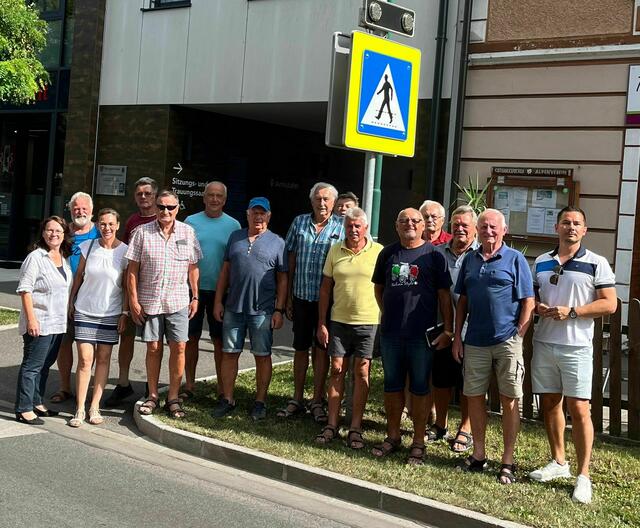 In Blindenmarkt machen sich die Schulwegpolizisten wieder auf den Schulweg. | Foto: Carina Brandstetter