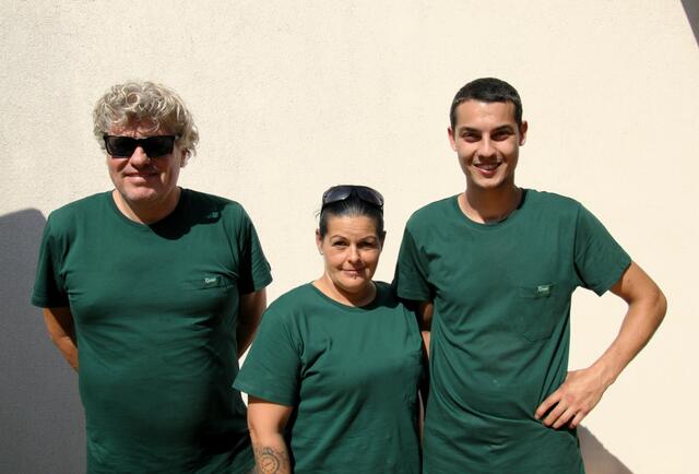 Alex Rittig, Doris Deisenberger und Mario Hengl sorgten für das leibliche Wohl der Besucherinnen und Besucher. | Foto: Christian Nowotny